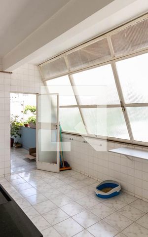 Apartamento à venda com 395m², 5 quartos e 2 vagas Apartamento à venda com 395m², 5 quartos e 2 vagasCozinha e Área de Serviço