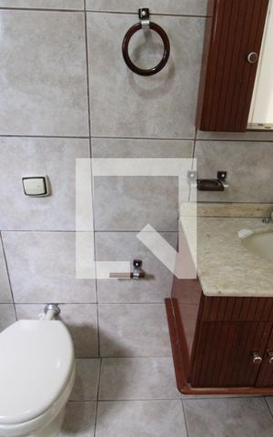 Casa à venda com 250m², 6 quartos e 3 vagasQuarto 2 - Banheiro