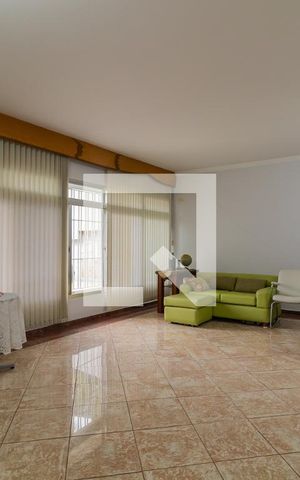 Casa para alugar com 420m², 3 quartos e 6 vagas Casa para alugar com 420m², 3 quartos e 6 vagasSala