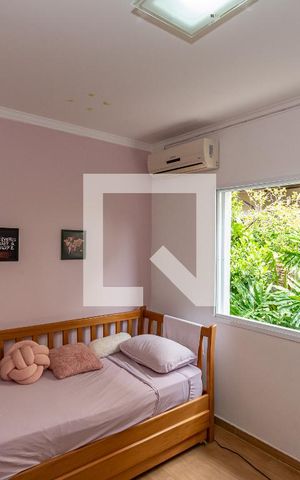 Casa à venda com 180m², 3 quartos e 2 vagas Casa à venda com 180m², 3 quartos e 2 vagasQuarto