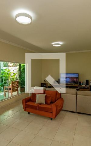Casa à venda com 180m², 3 quartos e 2 vagas Casa à venda com 180m², 3 quartos e 2 vagasSala de Estar/TV