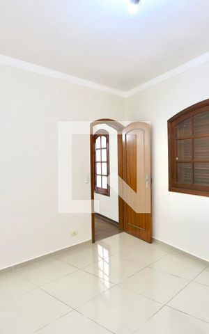 Casa para alugar com 364m², 4 quartos e 6 vagas Casa para alugar com 364m², 4 quartos e 6 vagasQuarto 2