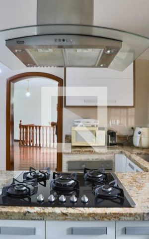 Casa para alugar com 364m², 4 quartos e 6 vagas Casa para alugar com 364m², 4 quartos e 6 vagasCozinha