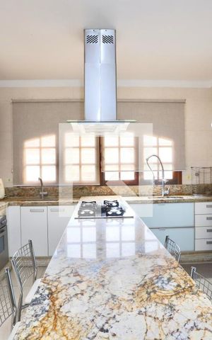 Casa para alugar com 364m², 4 quartos e 6 vagas Casa para alugar com 364m², 4 quartos e 6 vagasCozinha