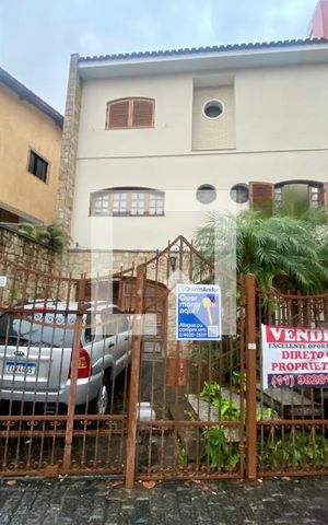 Casa para alugar com 364m², 4 quartos e 6 vagas Casa para alugar com 364m², 4 quartos e 6 vagasFachada