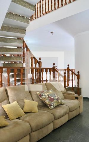 Casa para alugar com 364m², 4 quartos e 6 vagas Casa para alugar com 364m², 4 quartos e 6 vagasSala