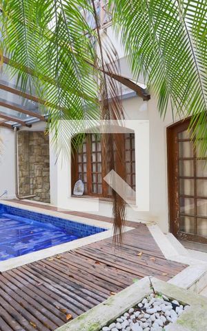 Casa para alugar com 364m², 4 quartos e 6 vagas Casa para alugar com 364m², 4 quartos e 6 vagasPiscina