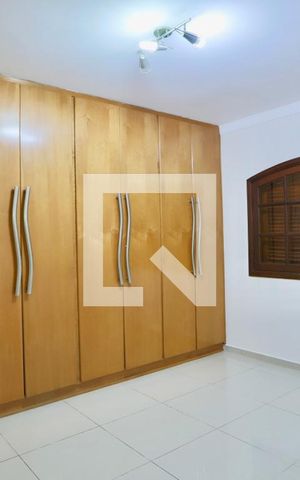 Casa para alugar com 364m², 4 quartos e 6 vagas Casa para alugar com 364m², 4 quartos e 6 vagasQuarto 4