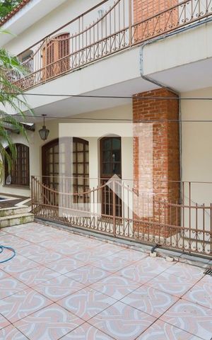 Casa para alugar com 364m², 4 quartos e 6 vagas Casa para alugar com 364m², 4 quartos e 6 vagasQuintal