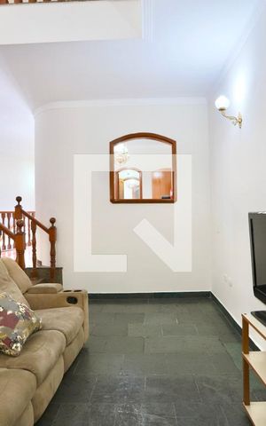 Casa para alugar com 364m², 4 quartos e 6 vagas Casa para alugar com 364m², 4 quartos e 6 vagasSala
