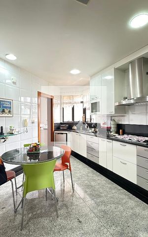 Apartamento à venda com 210m², 4 quartos e 4 vagas Apartamento à venda com 210m², 4 quartos e 4 vagasCozinha
