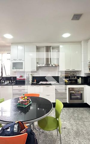 Apartamento à venda com 210m², 4 quartos e 4 vagas Apartamento à venda com 210m², 4 quartos e 4 vagasCozinha