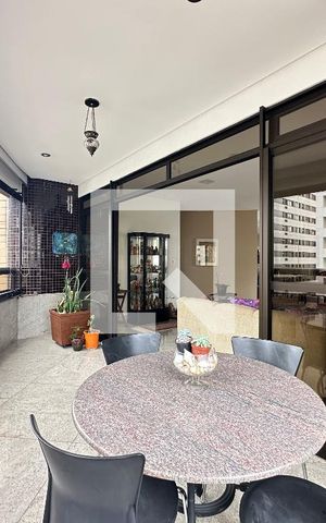 Apartamento à venda com 210m², 4 quartos e 4 vagas Apartamento à venda com 210m², 4 quartos e 4 vagasVaranda da Sala