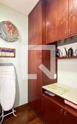 Apartamento à venda com 210m², 4 quartos e 4 vagas Apartamento à venda com 210m², 4 quartos e 4 vagasQuarto de Serviço
