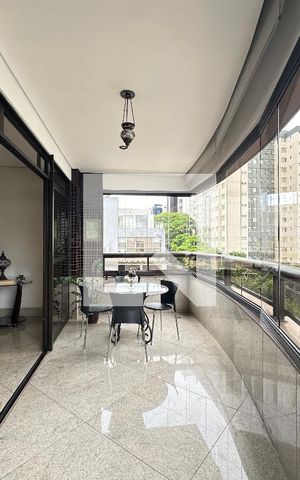 Apartamento à venda com 210m², 4 quartos e 4 vagas Apartamento à venda com 210m², 4 quartos e 4 vagasVaranda da Sala