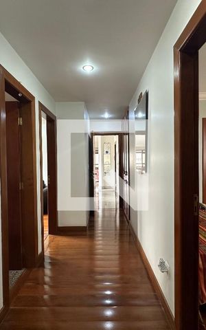 Apartamento à venda com 210m², 4 quartos e 4 vagas Apartamento à venda com 210m², 4 quartos e 4 vagasCorredor