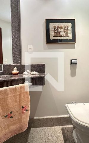 Apartamento à venda com 210m², 4 quartos e 4 vagas Apartamento à venda com 210m², 4 quartos e 4 vagasBanheiro de Serviço