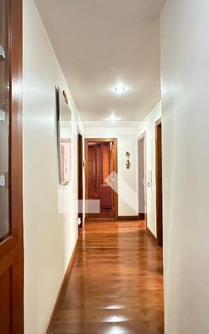 Apartamento à venda com 210m², 4 quartos e 4 vagas Apartamento à venda com 210m², 4 quartos e 4 vagasCorredor
