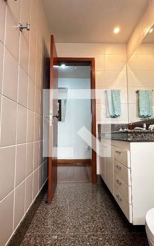 Apartamento à venda com 210m², 4 quartos e 4 vagas Apartamento à venda com 210m², 4 quartos e 4 vagasBanheiro