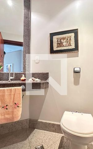 Apartamento à venda com 210m², 4 quartos e 4 vagas Apartamento à venda com 210m², 4 quartos e 4 vagasBanheiro de Serviço