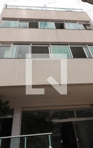 Casa à venda com 1000m², 6 quartos e 6 vagasFachada