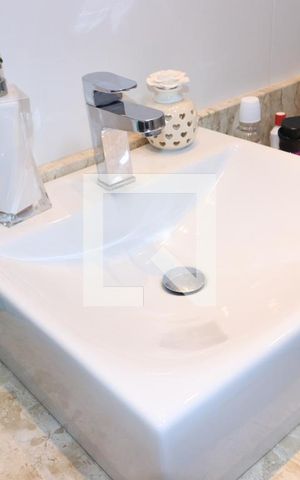 Casa à venda com 1000m², 6 quartos e 6 vagasBanheiro da Suíte 4