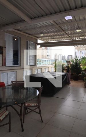 Casa à venda com 1000m², 6 quartos e 6 vagasTerraço