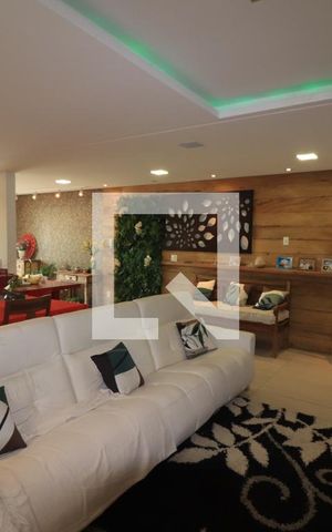 Casa à venda com 1000m², 6 quartos e 6 vagasSala de TV