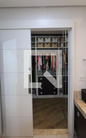 Casa à venda com 1000m², 6 quartos e 6 vagasBanheiro da Suíte 4