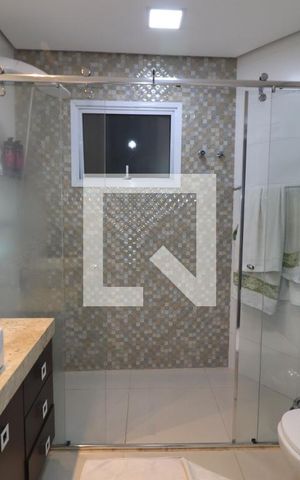 Casa à venda com 1000m², 6 quartos e 6 vagasBanheiro da Suíte 4