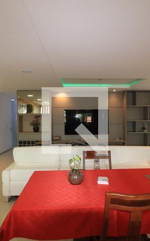 Casa à venda com 1000m², 6 quartos e 6 vagasSala de TV