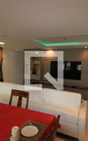 Casa à venda com 1000m², 6 quartos e 6 vagasSala de TV
