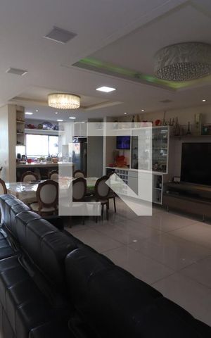 Casa à venda com 1000m², 6 quartos e 6 vagasSala de TV