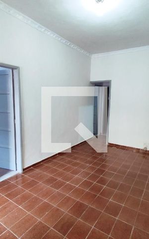 Casa para alugar com 60m², 2 quartos e sem vaga Casa para alugar com 60m², 2 quartos e sem vagaSala