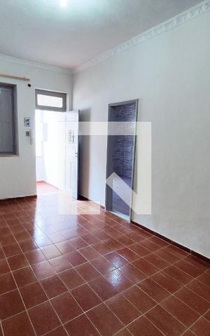 Casa para alugar com 60m², 2 quartos e sem vaga Casa para alugar com 60m², 2 quartos e sem vagaSala