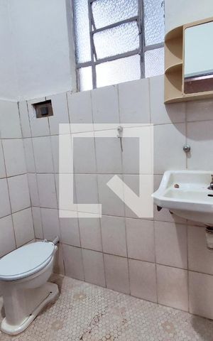 Casa para alugar com 60m², 2 quartos e sem vaga Casa para alugar com 60m², 2 quartos e sem vagaBanheiro Social