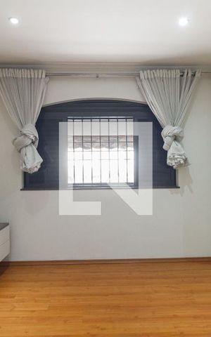 Casa à venda com 300m², 3 quartos e 4 vagas Casa à venda com 300m², 3 quartos e 4 vagasSuíte 1