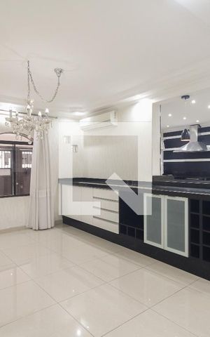 Casa à venda com 300m², 3 quartos e 4 vagas Casa à venda com 300m², 3 quartos e 4 vagasSala de Jantar