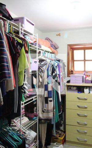 Casa à venda com 493m², 4 quartos e 5 vagasCloset da suíte 2 - Segundo andar