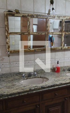 Casa à venda com 493m², 4 quartos e 5 vagasBanheiro da suíte 1 - Segundo andar