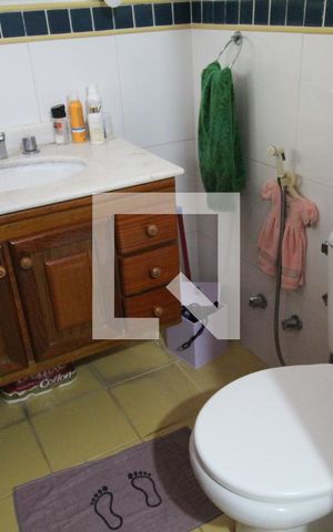 Casa à venda com 493m², 4 quartos e 5 vagasBanheiro da suíte 2 - Segundo andar