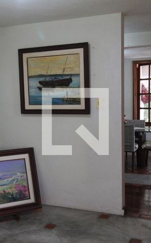 Casa à venda com 493m², 4 quartos e 5 vagasSala