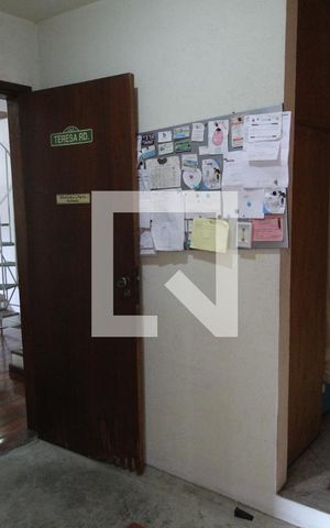 Casa à venda com 493m², 4 quartos e 5 vagasHall dentro da suíte 1 que pode ser um escritório - Segundo andar
