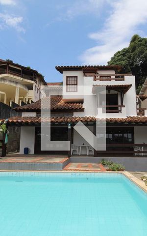 Casa à venda com 493m², 4 quartos e 5 vagasFrente da casa