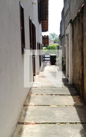 Casa à venda com 493m², 4 quartos e 5 vagasLateral da casa