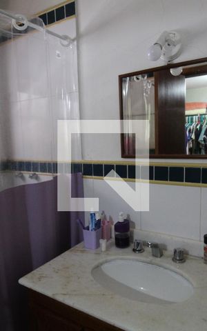 Casa à venda com 493m², 4 quartos e 5 vagasBanheiro da suíte 2 - Segundo andar