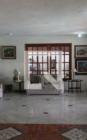 Casa à venda com 493m², 4 quartos e 5 vagasSala
