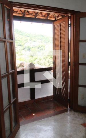 Casa à venda com 493m², 4 quartos e 5 vagasSuíte 1 - Segundo andar