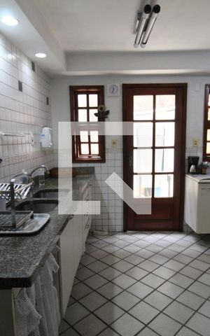 Casa à venda com 493m², 4 quartos e 5 vagasCozinha