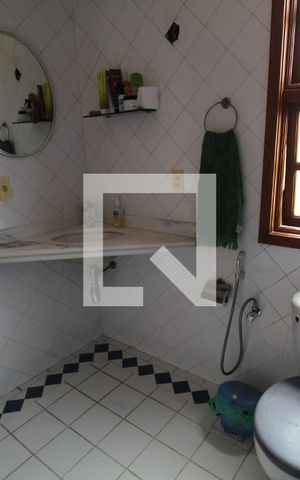 Casa à venda com 493m², 4 quartos e 5 vagasBanheiro da suíte 4 - Terceiro andar